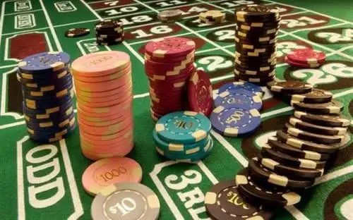 Antarmuka permainan poker Indonesia di puspa4d dengan meja dealer langsung